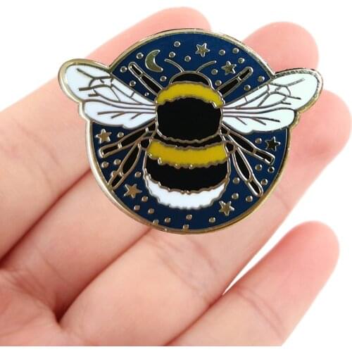 DZ1977 Bee With Star And Moon Enamel Pins Brooches Woman Men Backpack Bags Badge Fashion Lapel Jewelry Friends Birthday Gifts