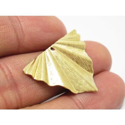 30pcs Brass pendant 29x22mm Fan shaped Raw brass triangle Textured charms R556