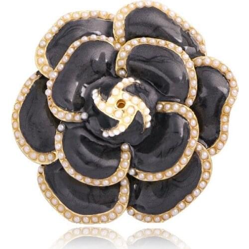 2021 New Fashion Trend Pearl Enamel Camellia Brooches For Women Elegant Flower Pins Fashion Jewelry Coat Accessories Brooch