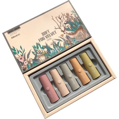 The Matte Velvet Lipstick Set Has A Thin and Durable Texture and A Small Sample Box That Does Not Stain The Cup and Is Not Easy