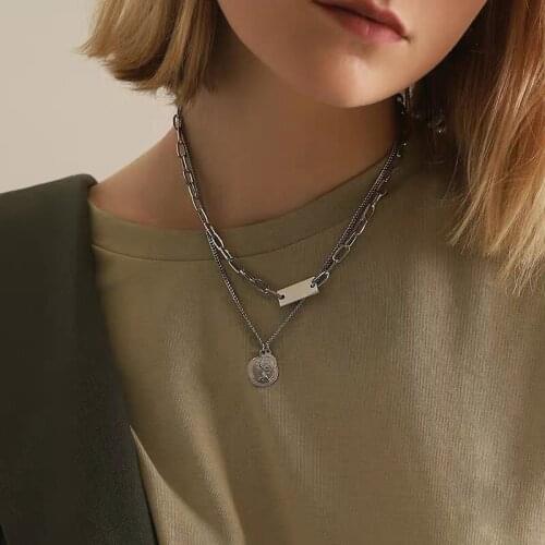 U-Magical Hiphop Double Layer Square Geometric Pendant Necklace for Women Circle Queen Portrait Necklace Chain Necklace Jewelry