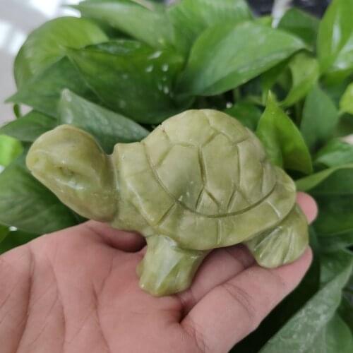 Natural Stone Hsiuyen Jade Crystal Hand Made Carved Tortoise Green Jade Turtle Fashion Carved Craft Animal Figurine Gifts