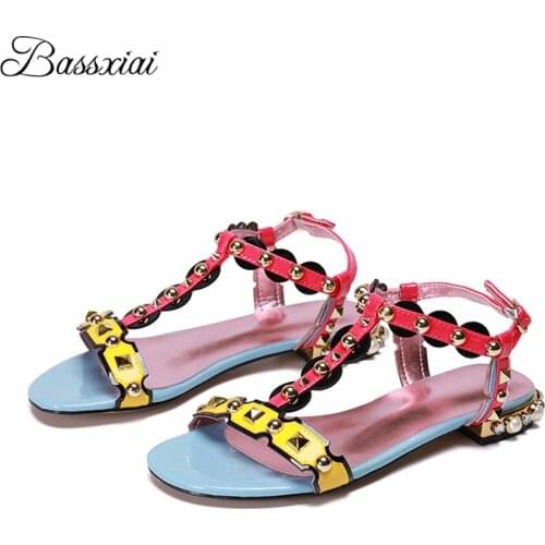 Mixed Color T-strap Flat Beach Sandals Women Patent Leather Sexy Open Toe Rivet Pearl Decor Summer Sandalias Mujer