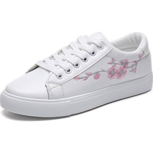 Autumn new womens shoes embroidery small white shoes womens fashion lace wild flat shoes Korean casual ladies flat shoes