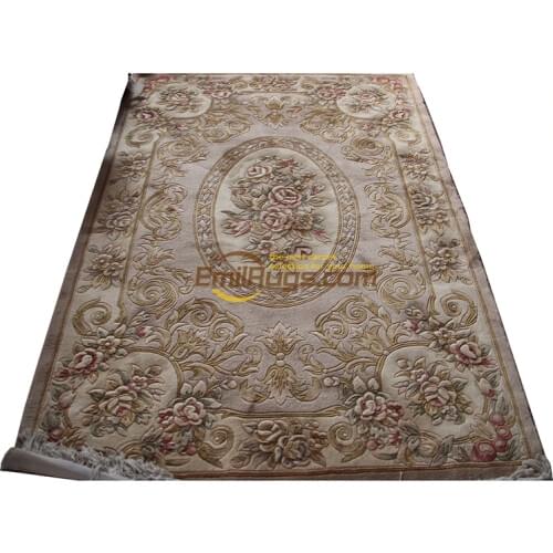 French Savonnerie Style Hand Knotted Wool Rug Antique The Craft Of Making Wool By Hand Geometric Antique Decor