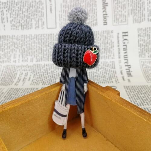 Woman Fashion Brooch Cute Badges on backpack Kawaii Acrylic Brooches Pin with Wool Hat Woman Pin Badge Broĉo Girls Gifts