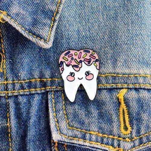 Medical Jewelry Fashionable New Creative Female Cute Cartoon Tooth Shaped Metal Brooch Shy Teeth With Accessories Brooch