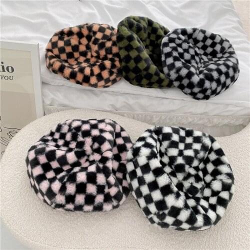 Womens Hat Checkerboard Pattern Plush Beret Autumn and Winter Retro Plaid Beret Faux Fur Cap Chic Accessories Chapeau Femme