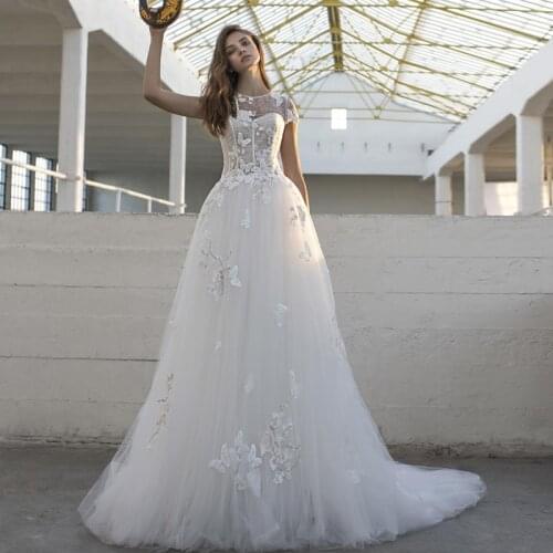 Beach Bridal Gowns Scoop Neck Lace A-Line Wedding Dresses Illusion Back Tulle Bridal Gowns Short Sleeves With 3D Appliques