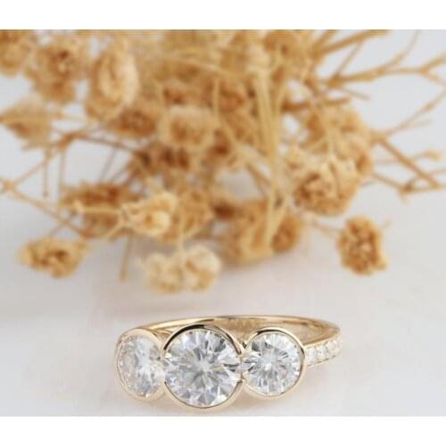 Veryins 14K 585 Rose Gold 3.1CTW DEF Color VVS1 Moissanite Bezel Set Three Stone Engagement Ring for Women Wedding Gift