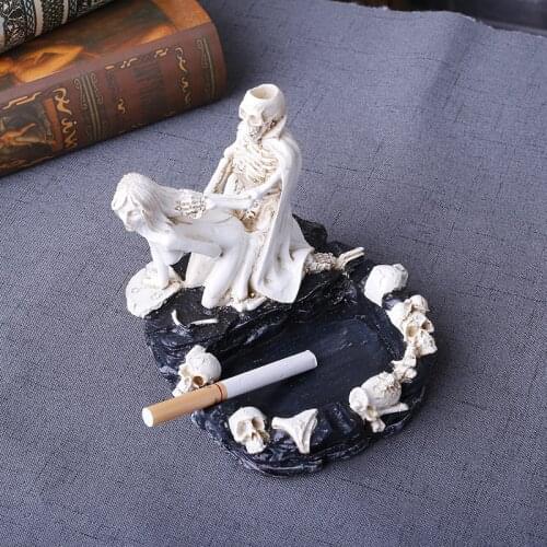 Personality Skull Ashtray Beauty Fashion Accessories Ash Tray Home Decor Cigarette Ash Tray Skull Resin Ashtray Halloween Gifts