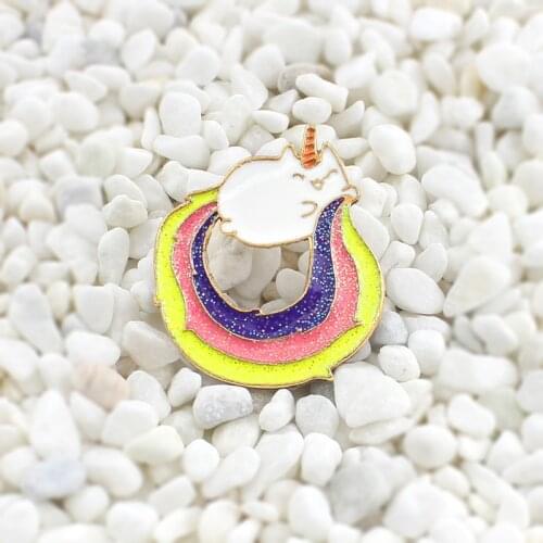 Fat unicorn with rainbows Brooch Shining rainbow revolves around the cute unicorn badge Denim bag collar pin fashion accessories
