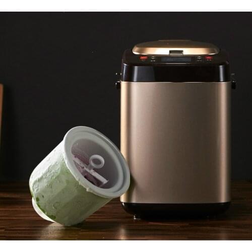 Bread machine The bread maker USES fully automatic intelligent sprinkles and flour cake.NEW