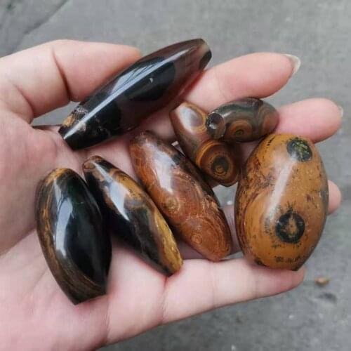 One of the strongest natural stone with perfect eyes selected from a thousand nine-eyed stone shale Mongolian dzi mysterious