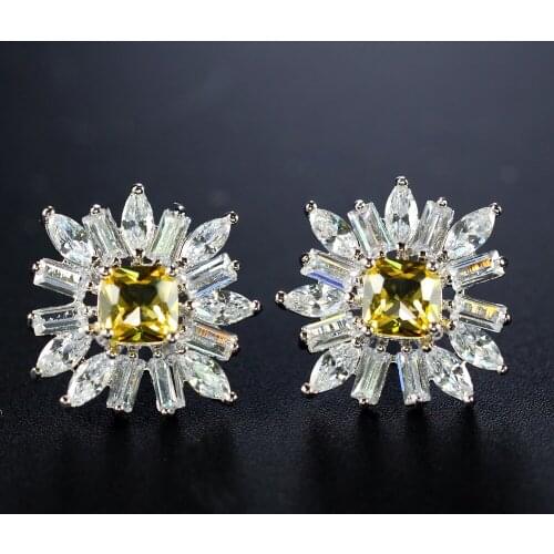 Newranos Stud Earrings