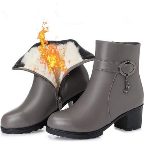 ZXRYXGS Brand Shoes Snow Boots Warm Comfort Plush / Wool Women Boots 2020 New Plus Size Winter Boots Genuine Leather Shoes Boots