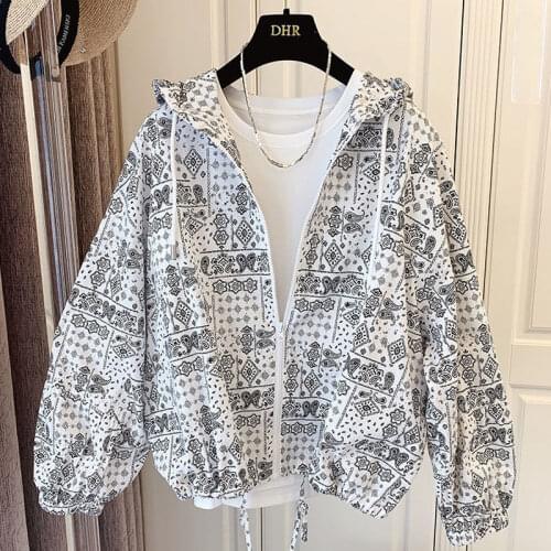 Design sense small crowd loose black and White Retro printing Hooded Shirt cardigan sun protection shirt coat womens fashion