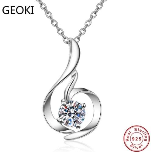 Geoki Passed Diamond Test 0.8CT Round Perfect Cut Moissanite Pendant Necklace 925 Sterling Silver Diamond Necklace Fine Jewelry