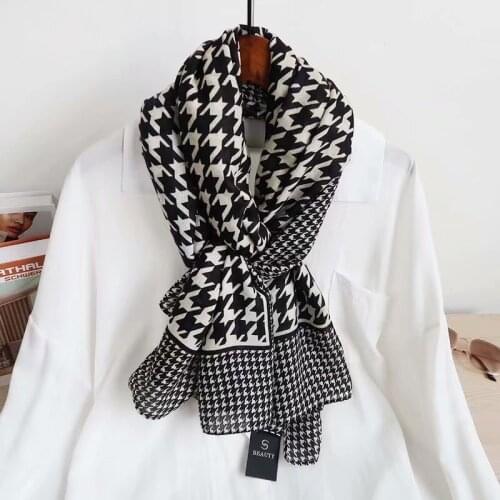 Classic Lattice Design Women Long Scarves For Spring Autumn Print Cotton Hand Feeling Warm Foulard Hijabs Girls Bandana Plaid