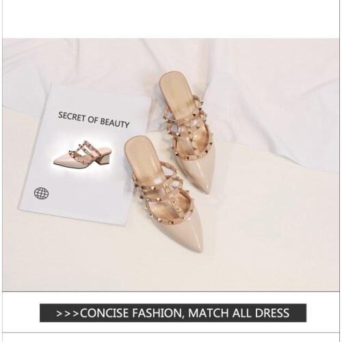 Patent Leather Rivet Buckle Thick Heel Mules Women Shoes 2020 Summer/Fall New Fashion Point Toe Half Wrapped Sandal Female Pumps