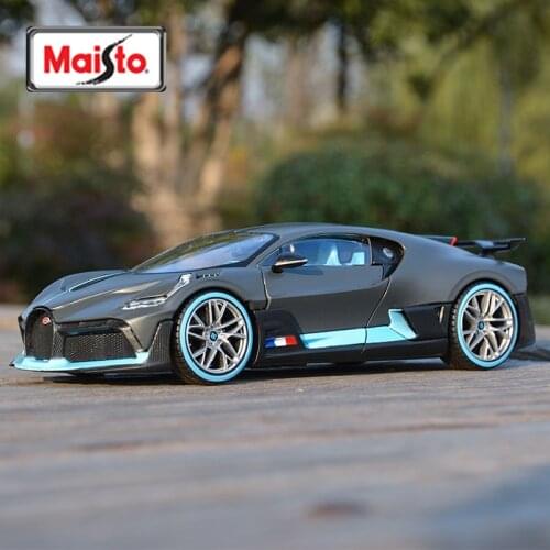 Maisto 1:24 Bugatti Divo Sports Car Static Die Cast Vehicles Collectible Model Car Toys