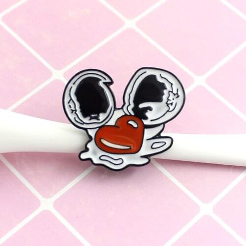 Egg broken into red heart porcelain needle acupuncture cute personality decorative hat clothes bag decorative brooch