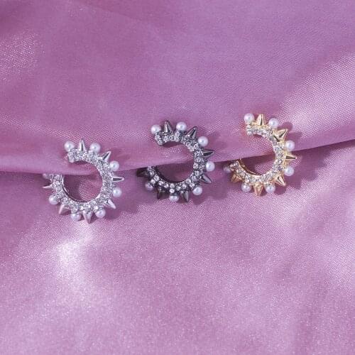 Rock Punk Hiphop Womens Pearl Earrings Unusual Jewelry Gothic Metal Cone Ears Clip Dance Party Gift Earring for Women Dropship