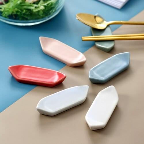 1pc Simple Ceramic Chopsticks Holder Nordic Style Kitchen Tableware Chopsticks Pillow Rack Spoon Fork Knife Table Chopstick Rest