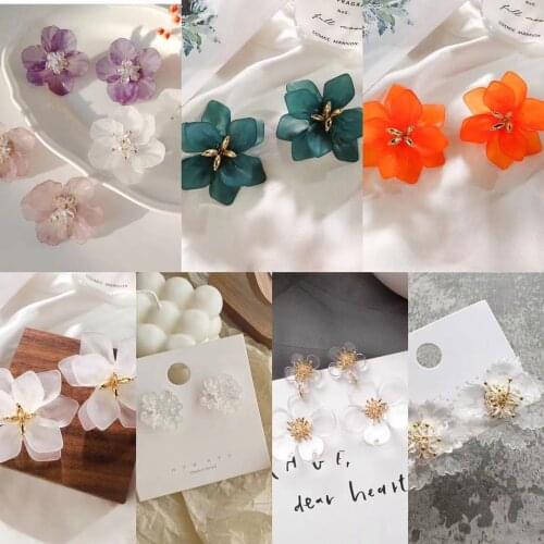 2021 Korean Elegant Transparent Acrylic Flower Petal Beads Stud Earrings for Women Summer Holiday Retro Exaggerated Jewelry Gift