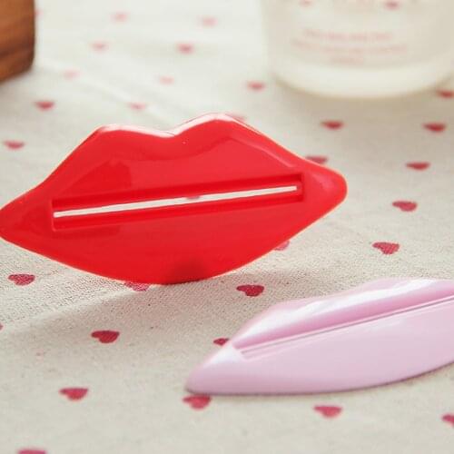 Random Color Toothpaste Dispenser Lip Shape Plastic Tooth Paste Tube Squeezer Toothpaste Rolling Holder for Home Bathroom