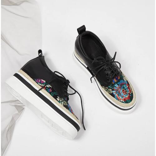 2019 spring leather thick-soled womens shoes embroidered muffin bottom increased in the four seasons shoes women