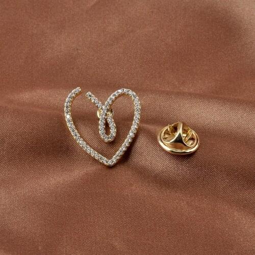 Vintage Trendy Gold Color Copper Zircon Heart Shape Brooch Men Women Cardigan Collar Pins Accessories Alloy Brooch Pin Jewelry