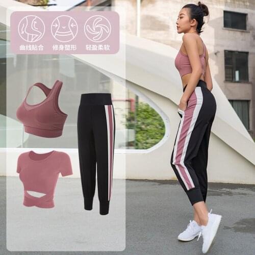 2020 New Yoga Suit Womens Navel T-shirt High Waist Slim Hip Pants Fitness Pants Womens Sports Three-piece Set