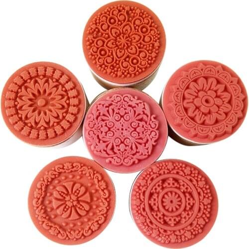 1 Pcs/lot Cute Floral Flower Pattern Round Wooden Rubber Stamps Used For Christmas New Year Gift Decoration Wooden Rubber Stamp
