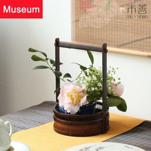 Manual Bamboo Bamboo Weaving A Basket Of Flowers The Chinese People Flower Chinese Style Flower Arrangement Flower Japanese