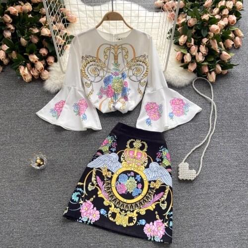2021 femininity suit female summer dress sweet trumpet sleeve top female design sense niche printed skirt two-piece suit