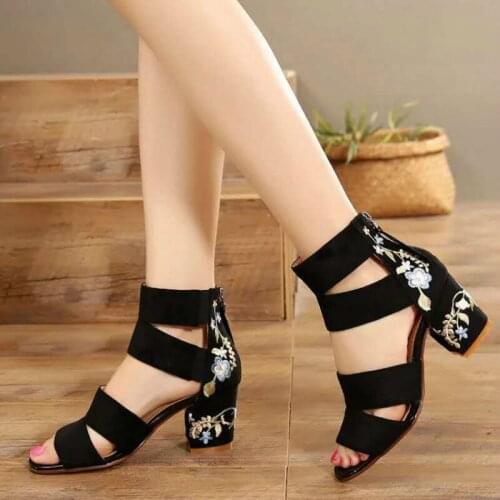 Miaoguan 2021 Summer Thick Heel Elegant Retro Open Toe Embroidered Shoes Women Ethnic Style Embroidered Mid-heel Sandals Women