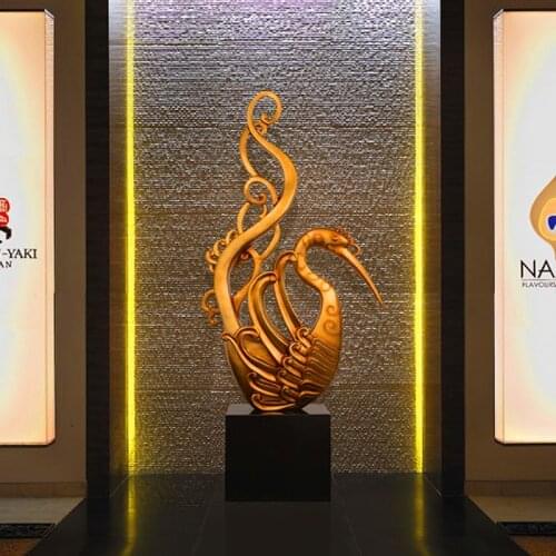 Customized Glass Fiber Reinforced Plastic Peacock Sculpture Decoration of Club Hotel Lobby Resort Abstract Animal Sculpture