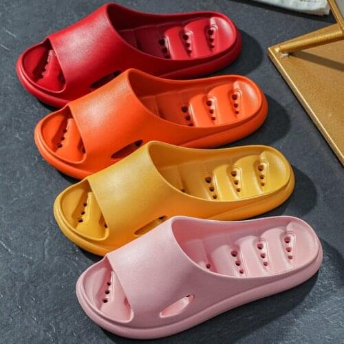 Womens Slippers Summer New Leakage Hollow Slippers Beach Sandals Mens Lovers Indoor Flip Flops Womens Soft Slippers