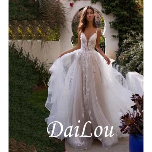 A-Line Wedding Dresses V Neck Chapel Train Lace Tulle Spaghetti Strap Romantic Sexy Beautiful Back with Appliques 2021