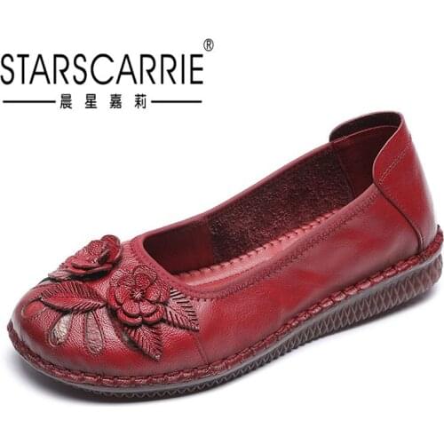 Spring leather soft soled womens shoes retro style flower ox tendon flat soled middle-aged and old peoples mother shoes