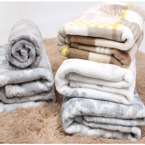 Soft Fleece Pet Blanket Cute Puppy Dog Cat Bed Coral Velvet Color Random for Pet Dog Cat Mat Blanket Bed Pet Cushion Carpet