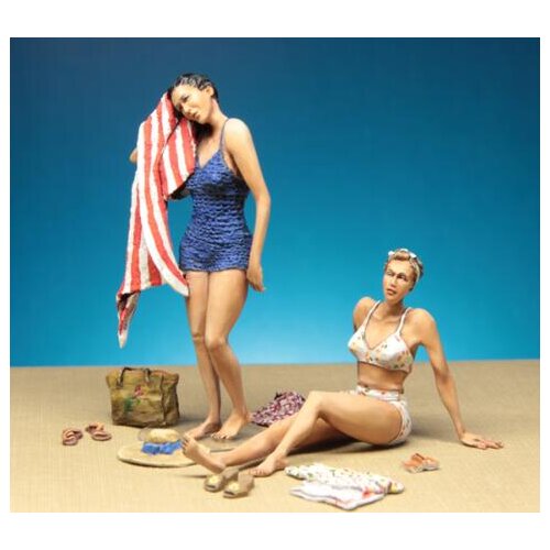 1/35 Scale Assembly Resin Figure kit Bikini Girls 2 figures
