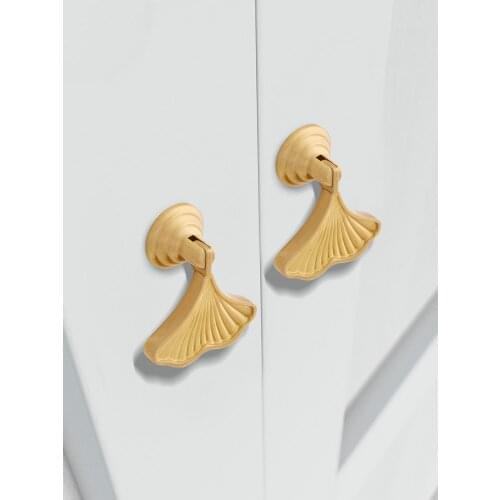 Personalized & Creative Single Hole Brass Handle Wardrobe Door Luxury Ginkgo Leaf Pendant Cabinet Knobs Pulls Furniture Hardware
