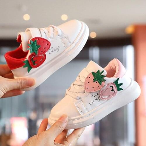 Casual sports shoes 2021 autumn new girl baby kindergarten strawberry white shoes 1-6 years old Velcro low-top soft sole shoes
