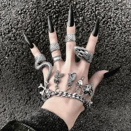 4Pcs Retro Heavy Metal Dark Gothic Style Rings For Women Horror Python Split Punk Alloy Rings Set Jewelry anillos mujer bague
