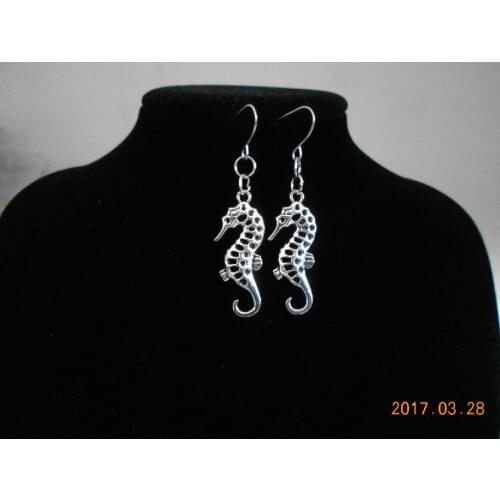 2017 Girls Ear Stud Earring Earing Fashion Jewelry Women earrings Vintage Drop Earrings Metal Charm