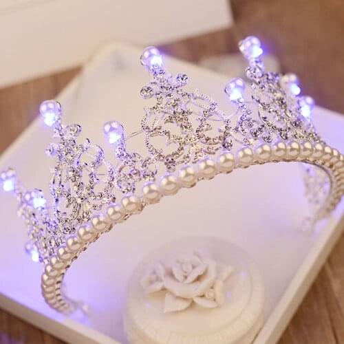2018 European Pearl Tiara Light Rhinestone Royal Queen Crown for Women Hair Ornaments Bridal Wedding Large LED Crowns Birthdtay