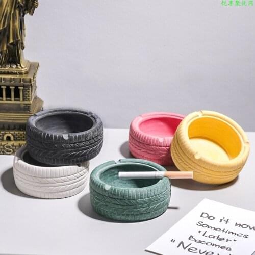 Retro Resin Car Retro Tire Shape Vintage Round Desktop Bracket R Ashtray Cigarette Ashtray Home Decoration Ornament