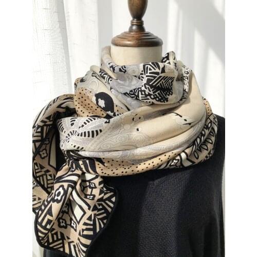 Ntellectual color-matching commuter wild black and white silk Cashmere square scarf Women autumn winter warm scarf shawl